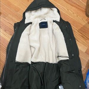 Lucky Brand Green Hooded Puffer Jacket with thumb holes